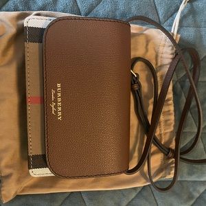 BURBERRY SAMALL CROSS BODY